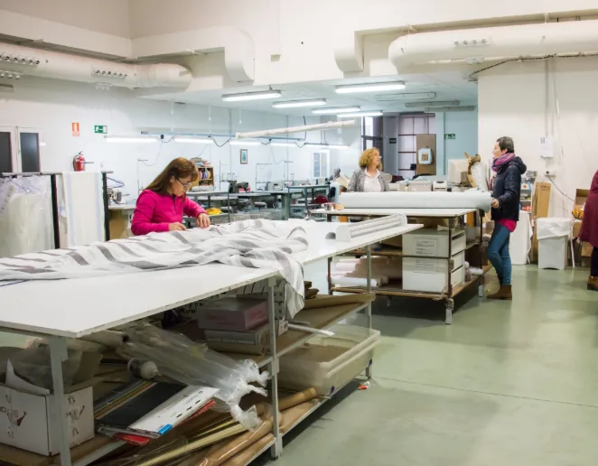Taller de confección de cortinas y estores de DecoCristi